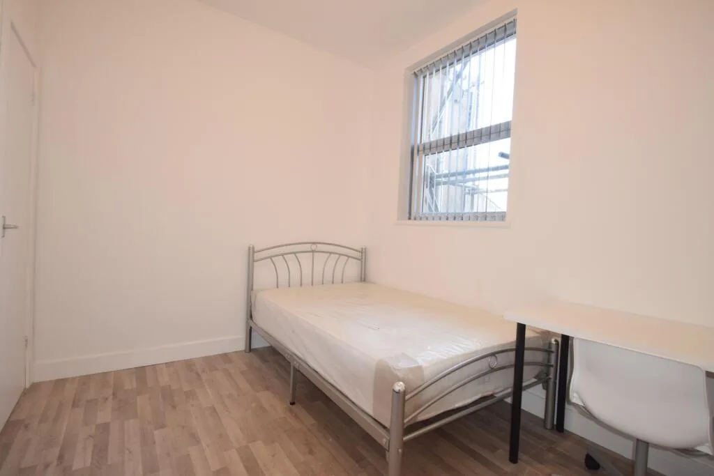 8 bedroom house for rent