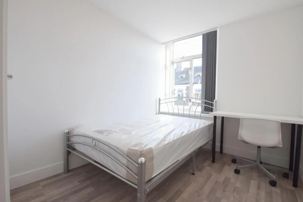 8 bedroom house for rent
