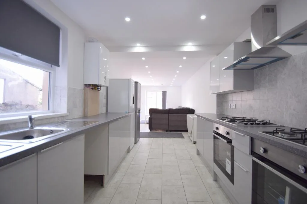 8 bedroom house for rent