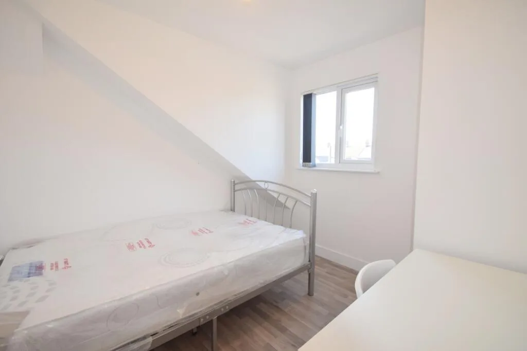 8 bedroom house for rent