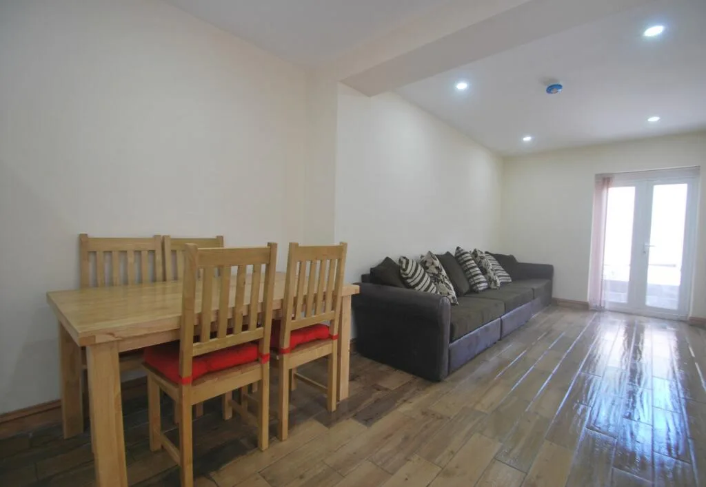 8 bedroom house for rent