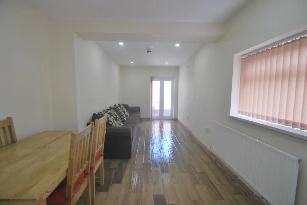8 bedroom house for rent