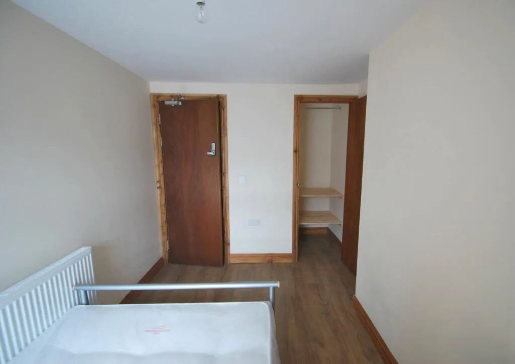 8 bedroom house for rent
