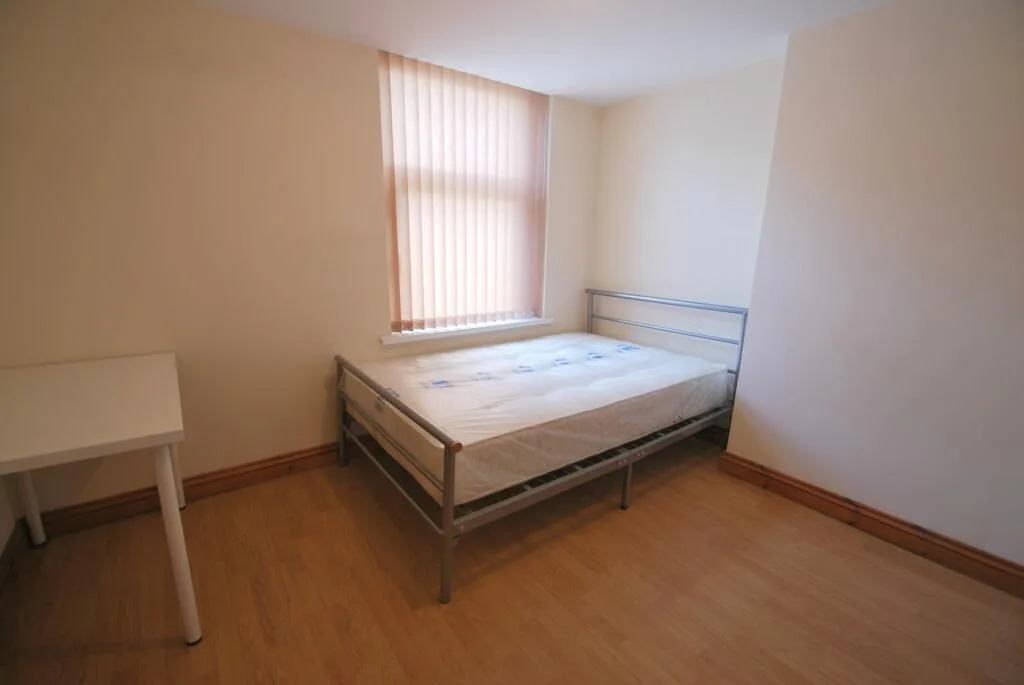 8 bedroom house for rent