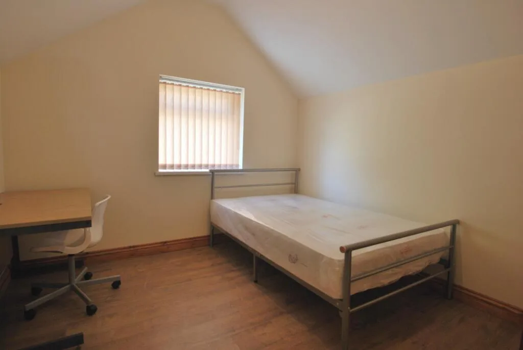 8 bedroom house for rent