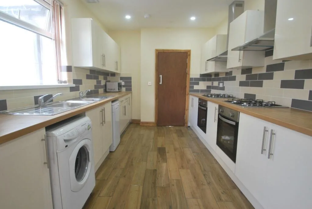 8 bedroom house for rent