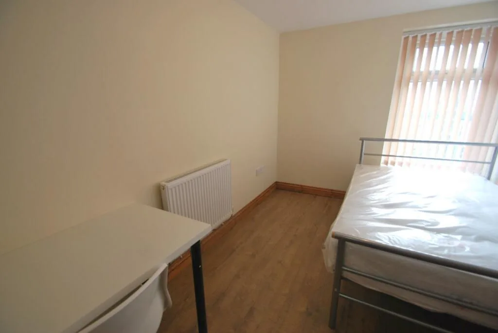 8 bedroom house for rent
