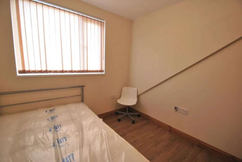 8 bedroom house for rent