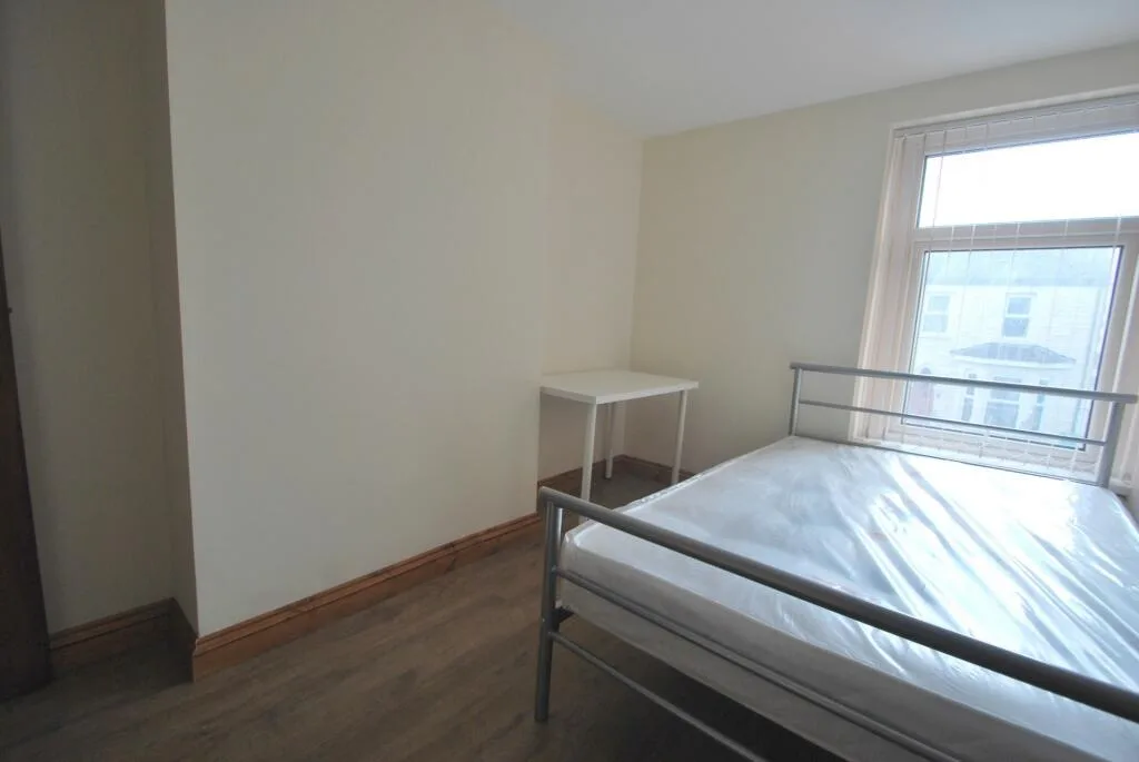 8 bedroom house for rent