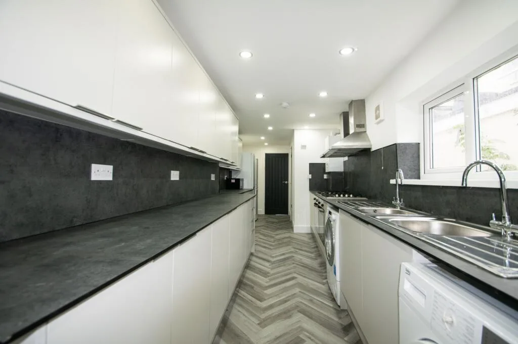 8 bedroom house for rent