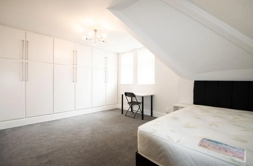 8 bedroom house for rent