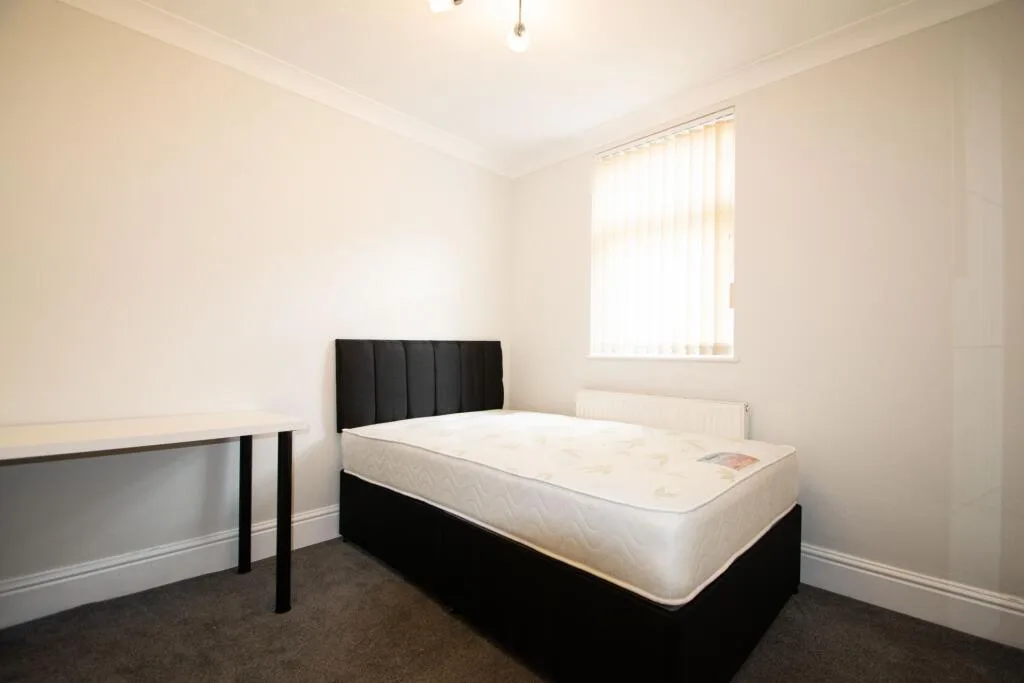 8 bedroom house for rent