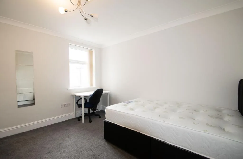 8 bedroom house for rent