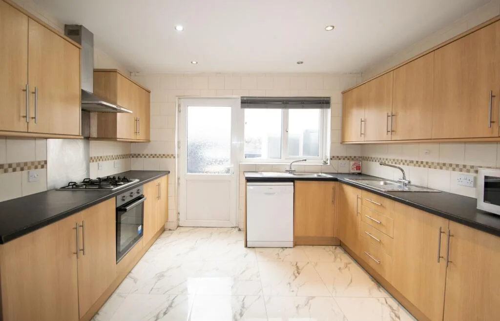 8 bedroom house for rent
