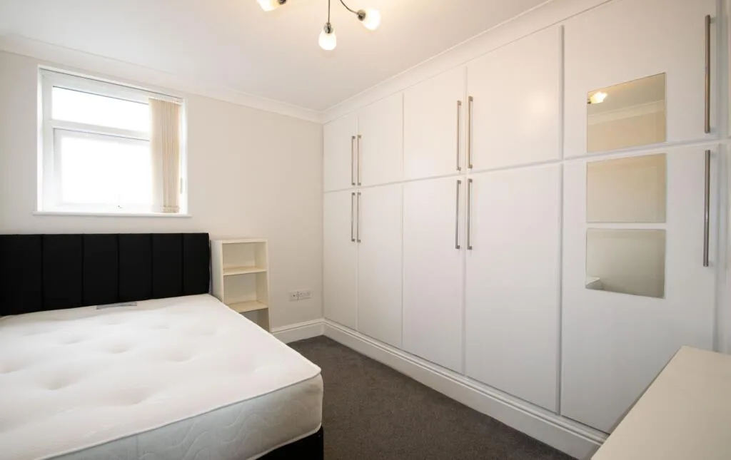 8 bedroom house for rent