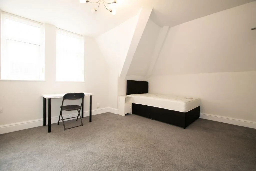 8 bedroom house for rent