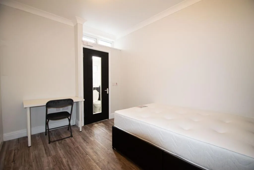 8 bedroom house for rent