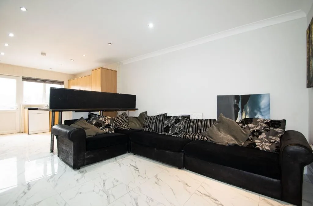 8 bedroom house for rent
