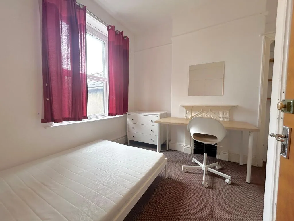 6 bedroom terraced house for rent