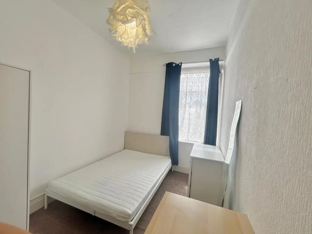 6 bedroom terraced house for rent
