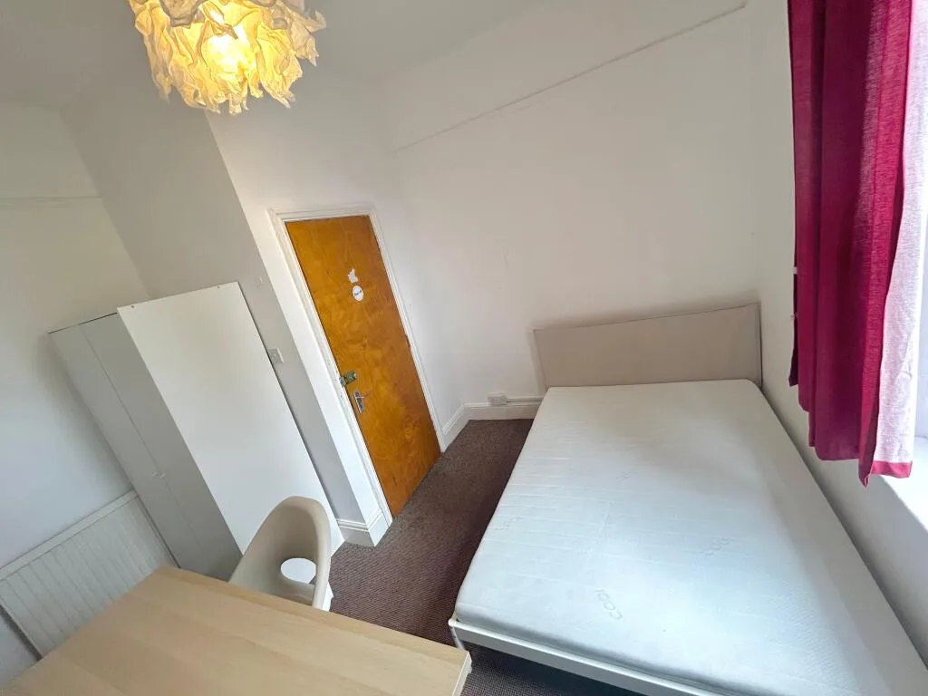 6 bedroom terraced house for rent