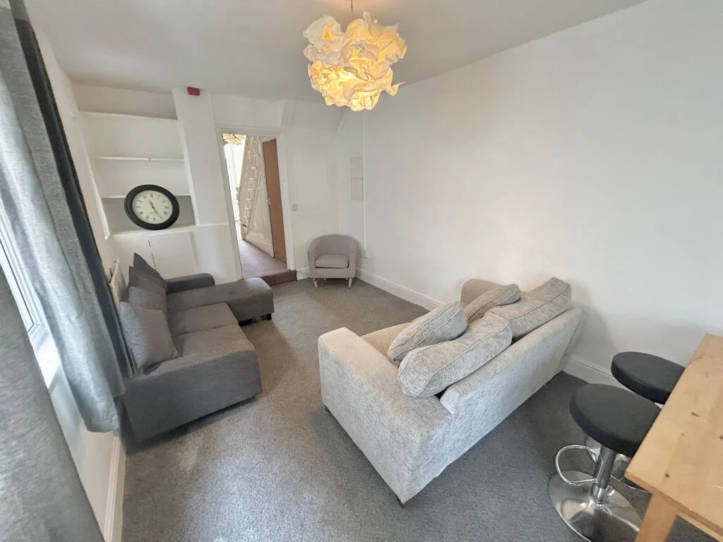 6 bedroom terraced house for rent