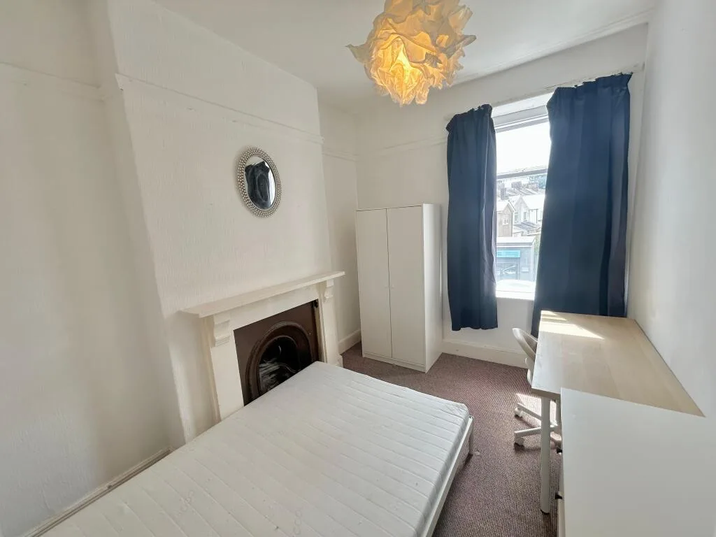 6 bedroom terraced house for rent