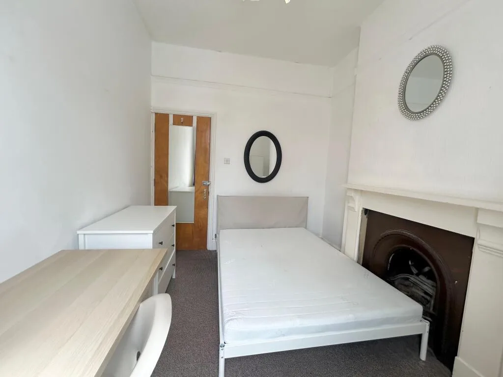 6 bedroom terraced house for rent
