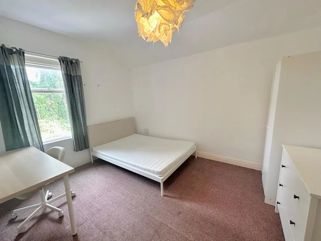 6 bedroom terraced house for rent
