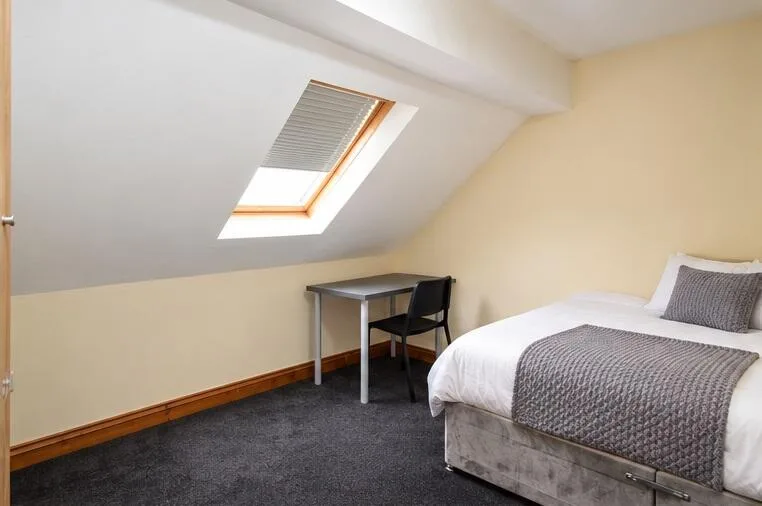 8 bedroom house for rent