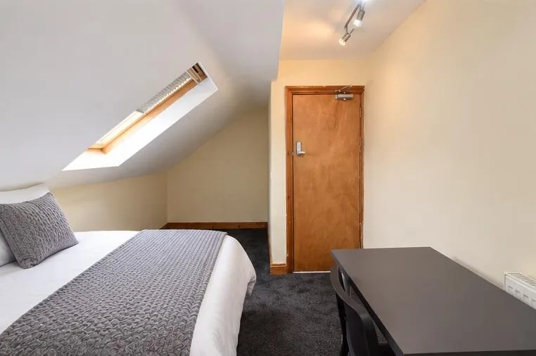 8 bedroom house for rent