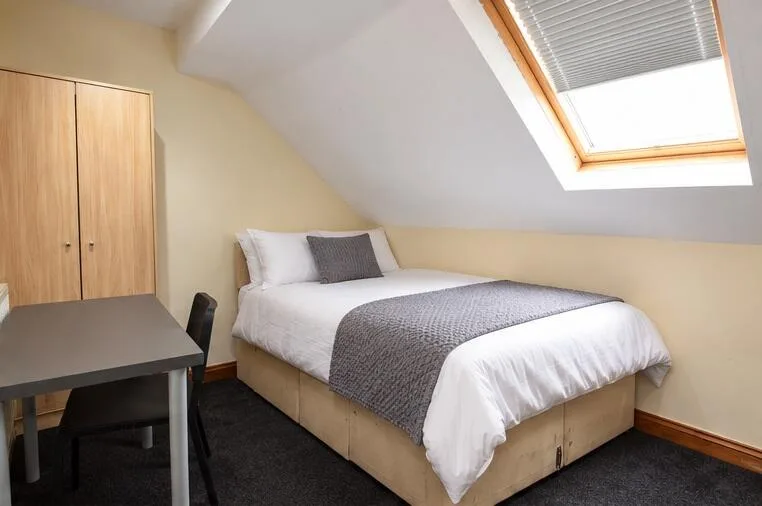 8 bedroom house for rent