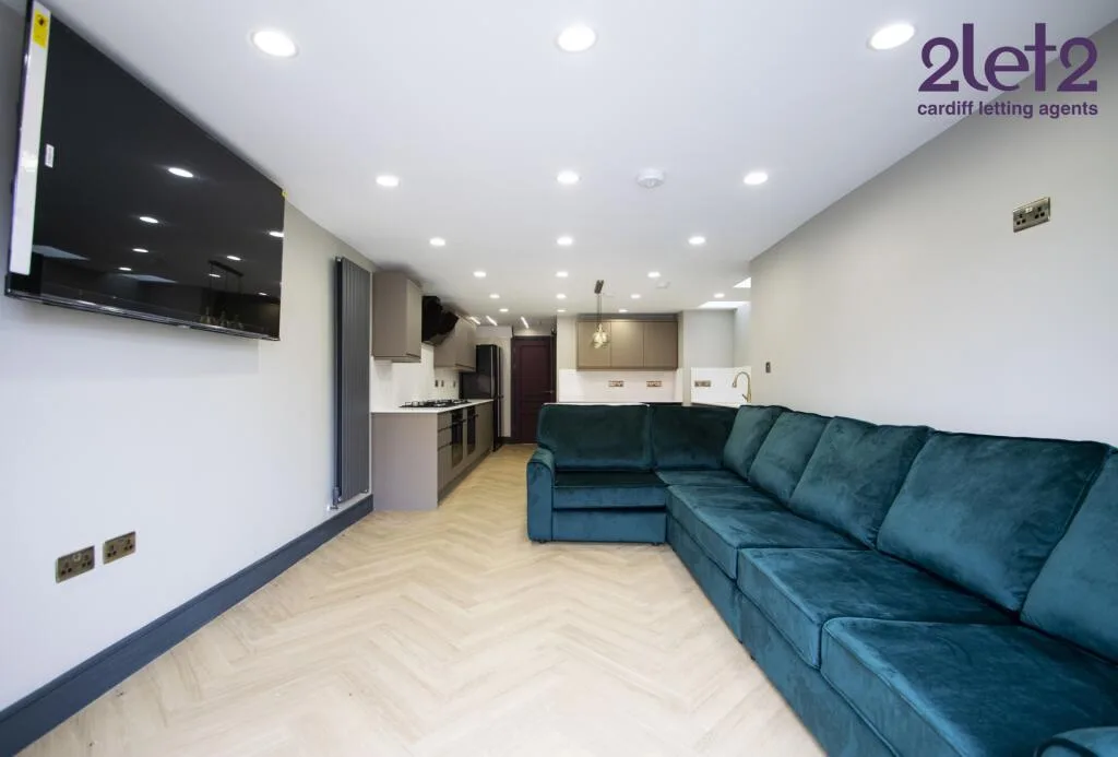 8 bedroom house for rent