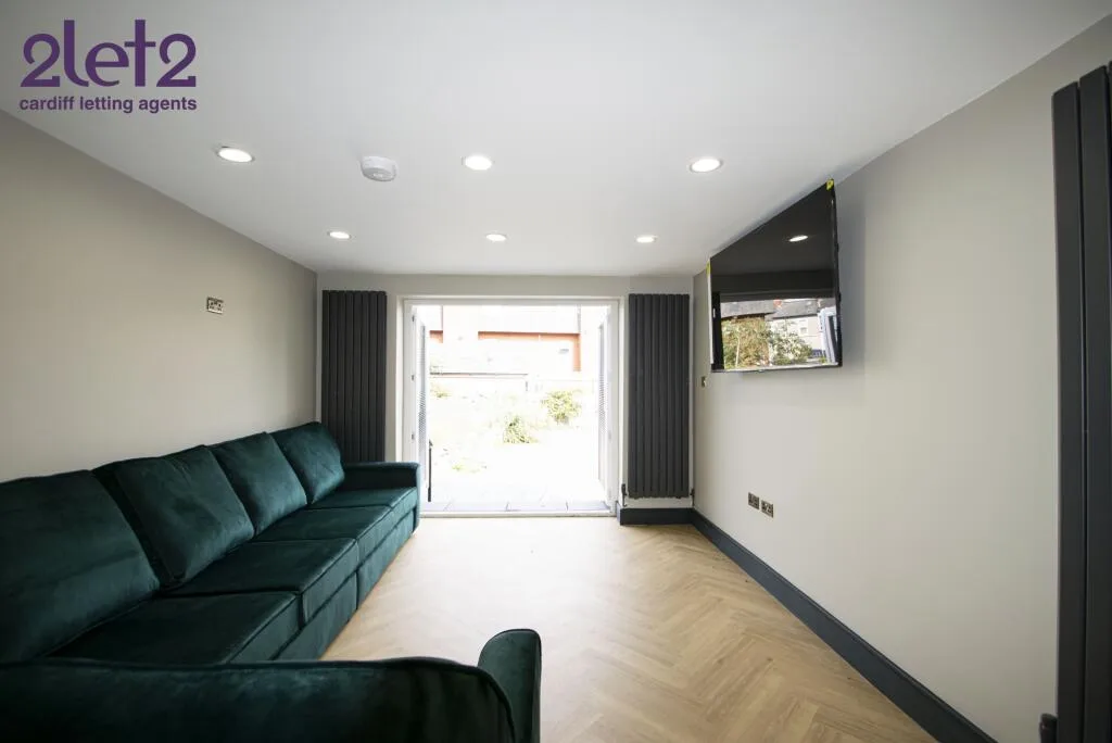 8 bedroom house for rent