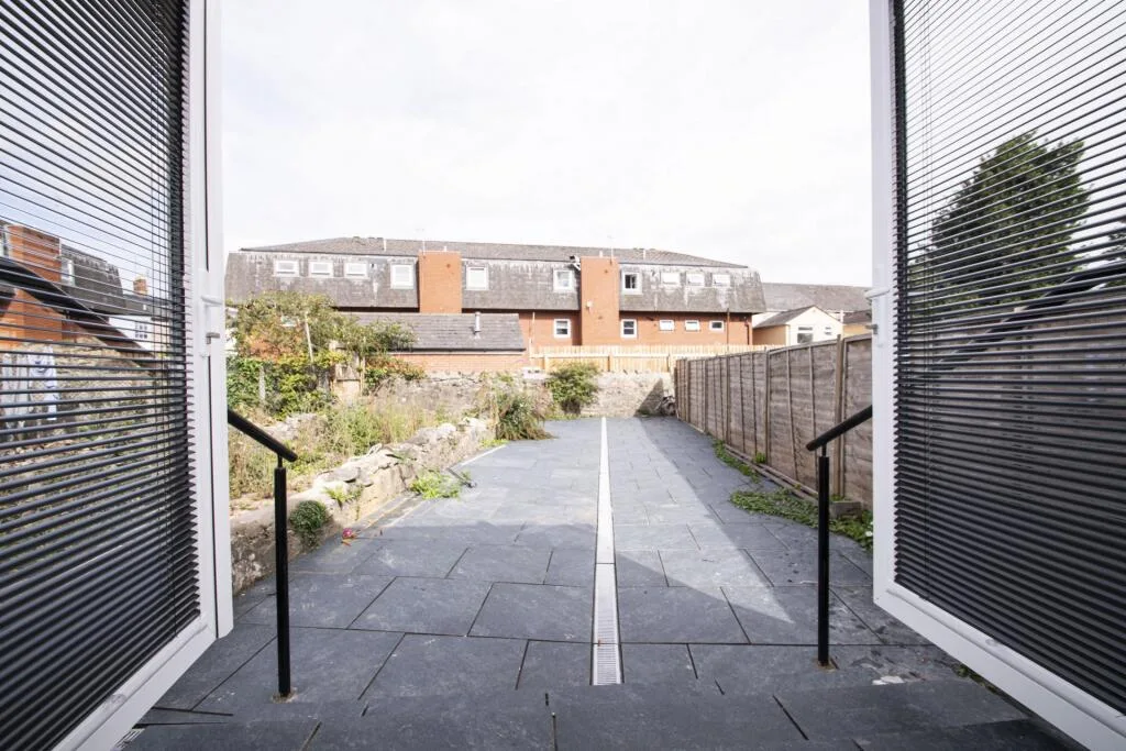 8 bedroom house for rent