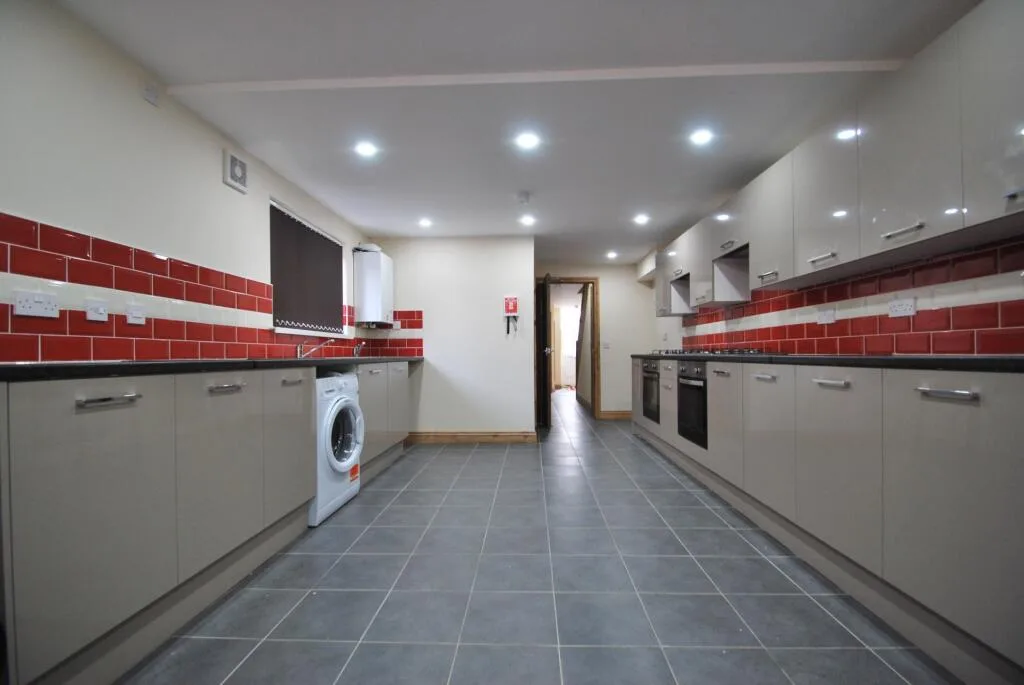 8 bedroom house for rent