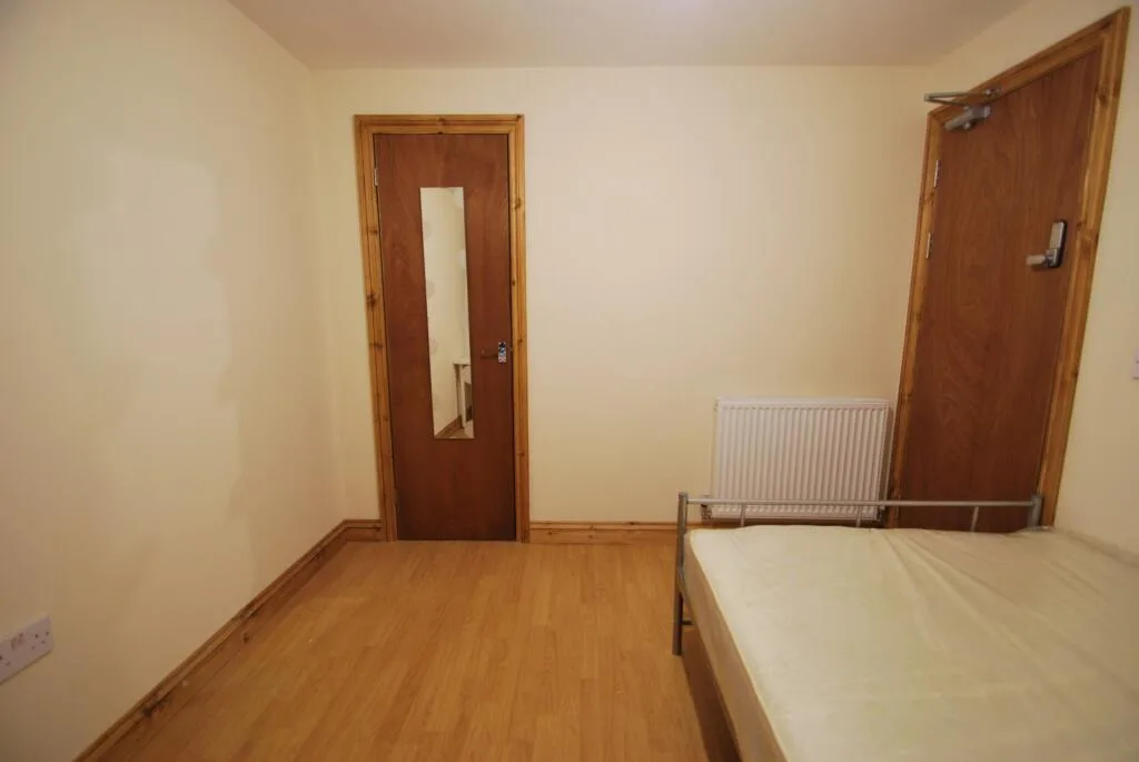 8 bedroom house for rent
