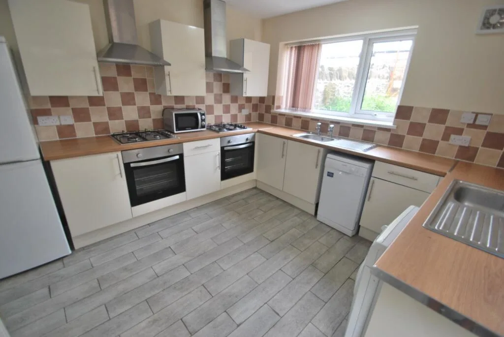 8 bedroom house for rent