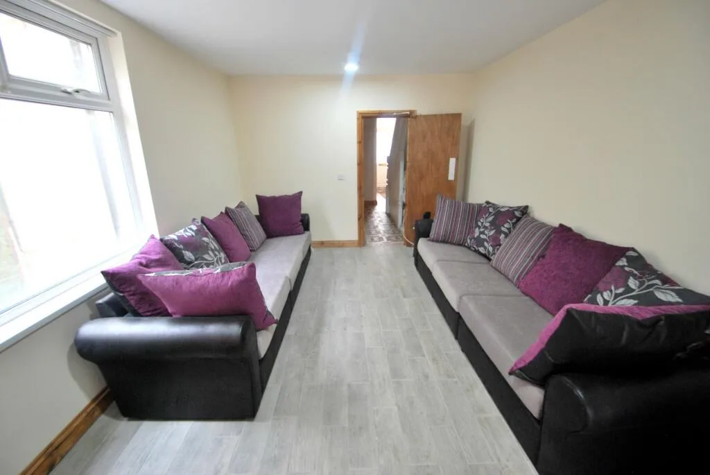 8 bedroom house for rent