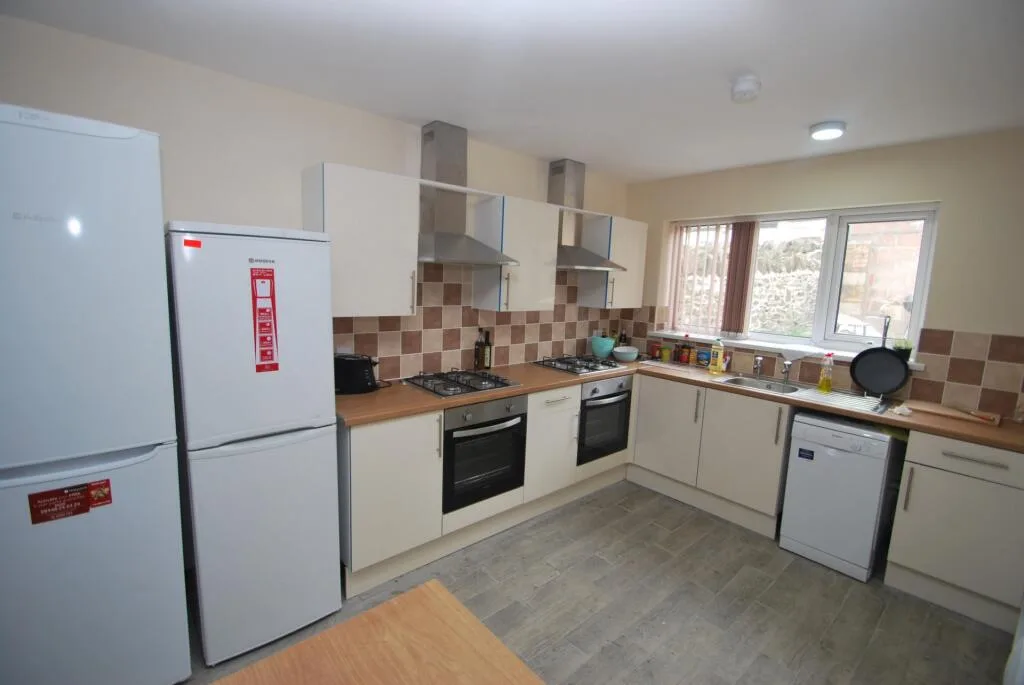 8 bedroom house for rent