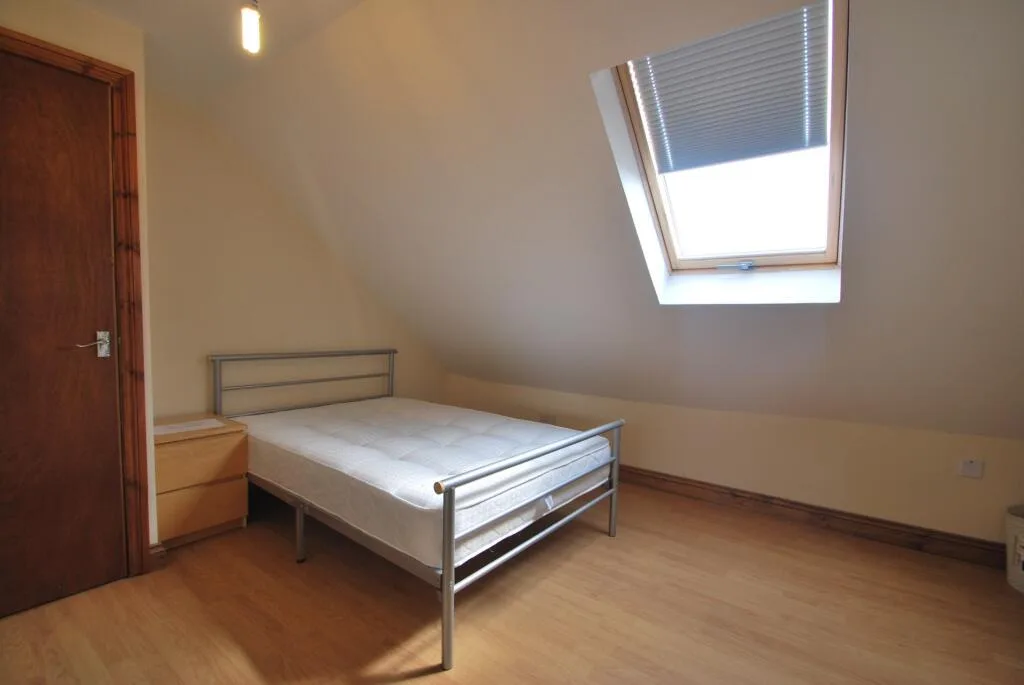 8 bedroom house for rent
