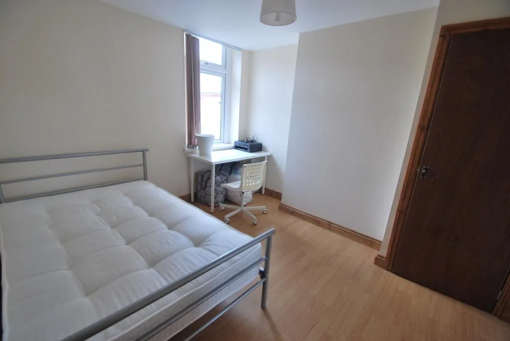 8 bedroom house for rent