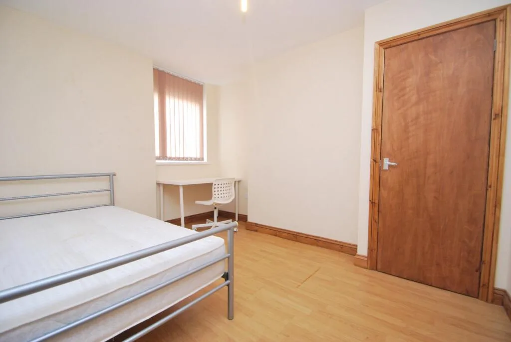 8 bedroom house for rent