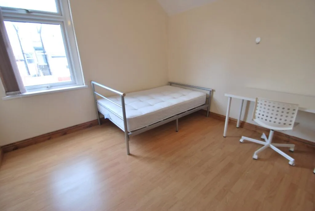 8 bedroom house for rent