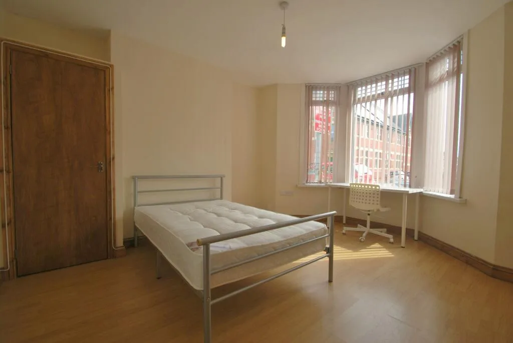8 bedroom house for rent
