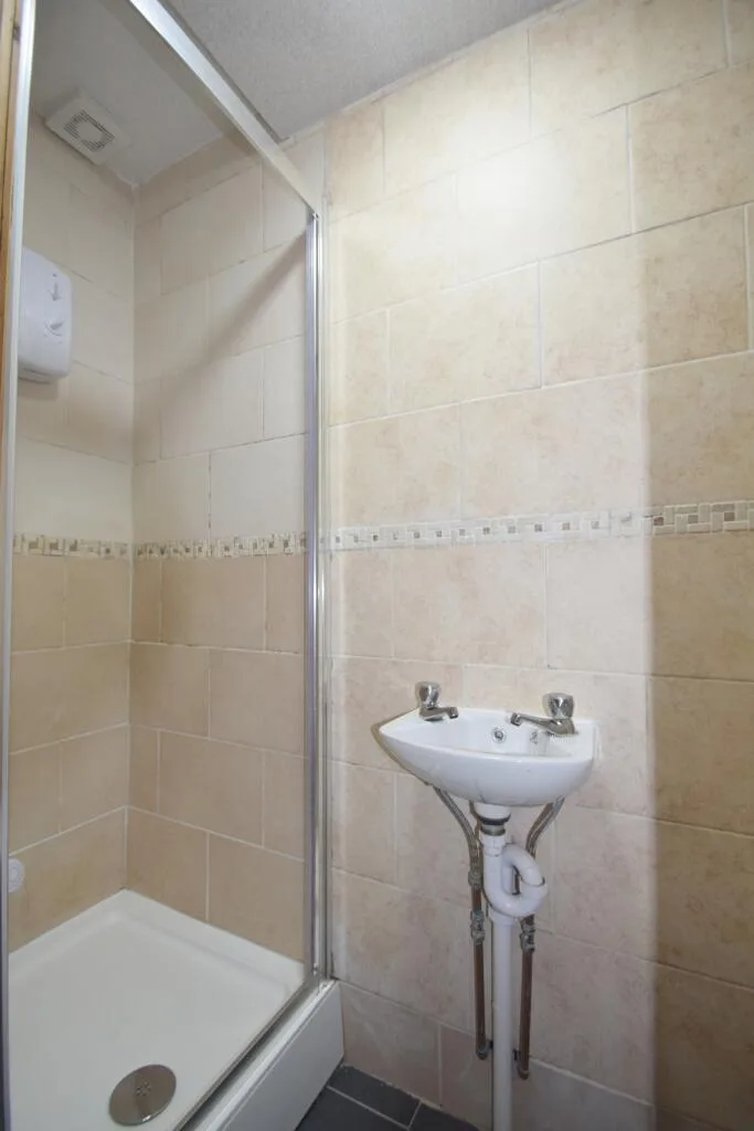 8 bedroom house for rent