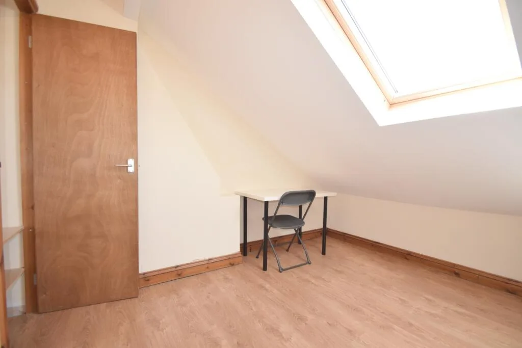 8 bedroom house for rent