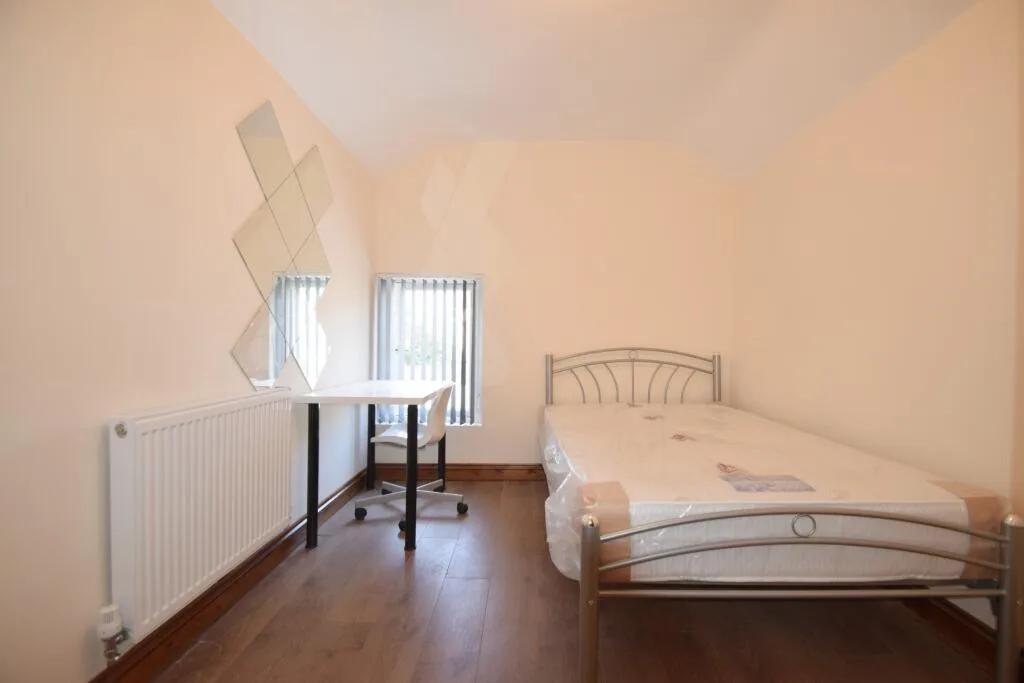 8 bedroom house for rent