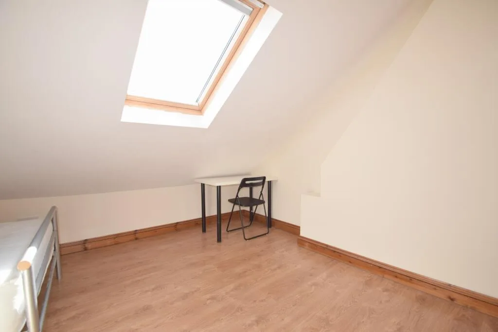 8 bedroom house for rent