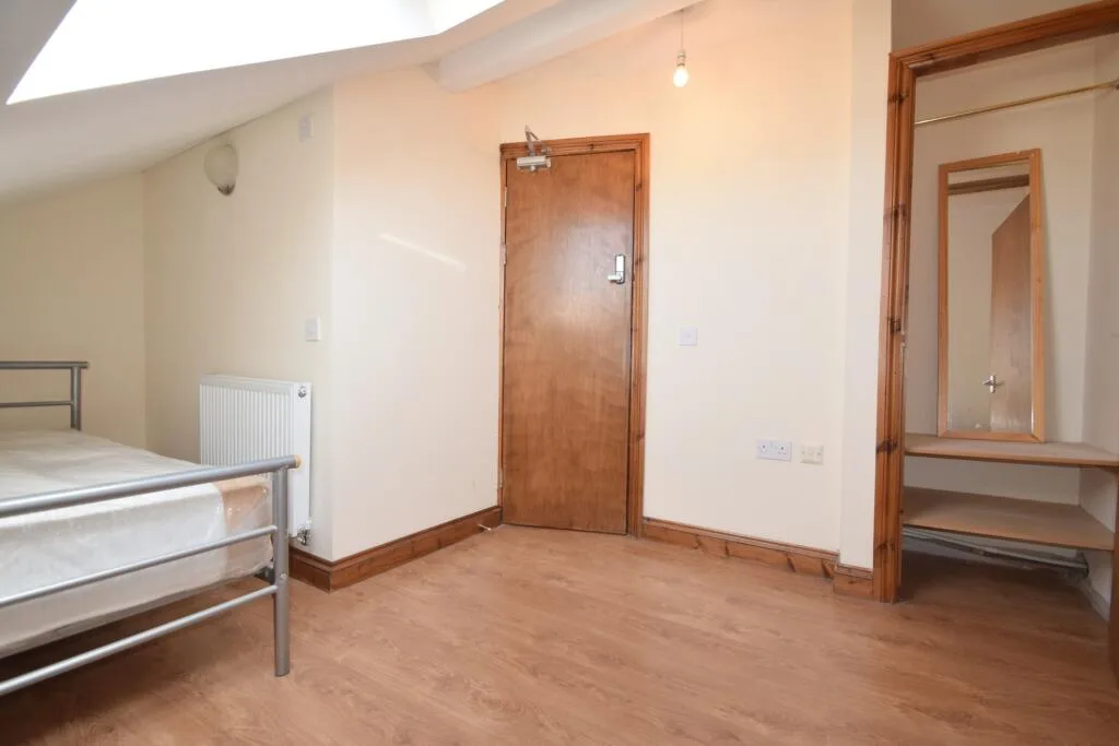 8 bedroom house for rent